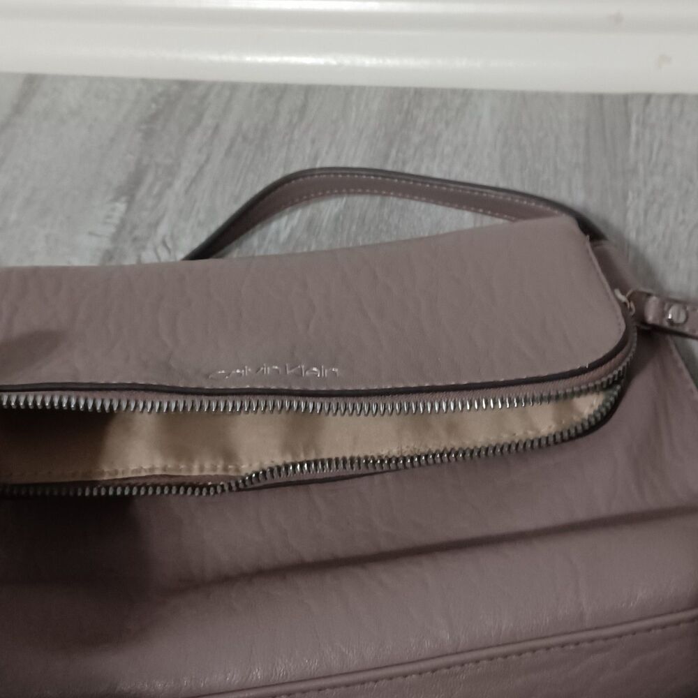 CALVIN KLEIN Tan Elaine Zip Crossbody - Picture 5 of 6